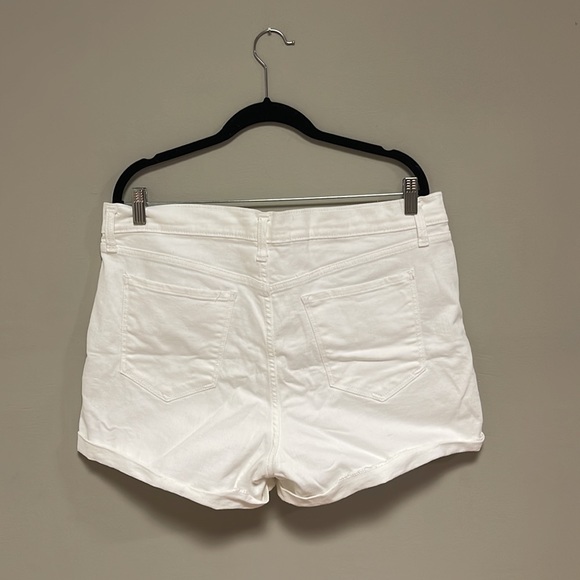 Old Navy White Denim Cuffed Callia Lily Wow BF Shorts - Picture 2 of 4
